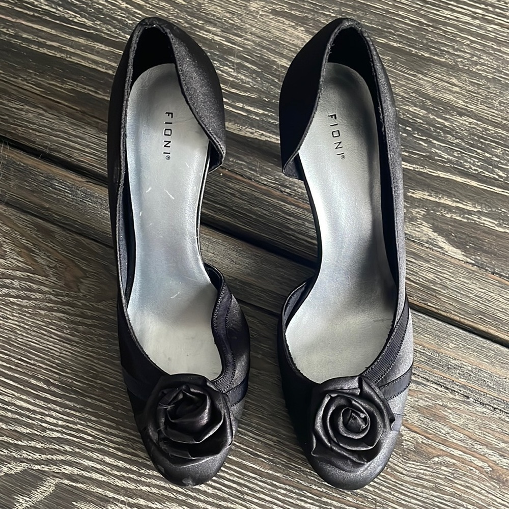 FIONI SIZE 7 HEELS!